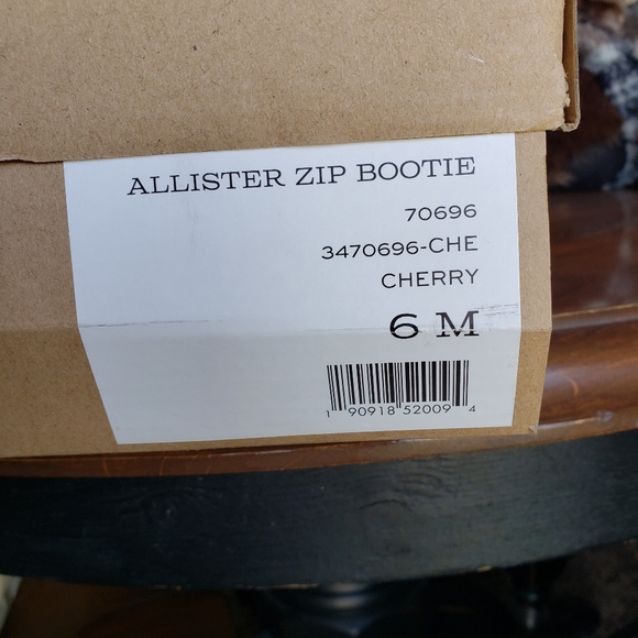 New! Frye & Co Allister Zip Bootie Cherry size 6 - Picture 15 of 15